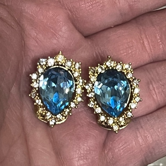 DIOR Vintage Clip On Earrings - Picture 8 of 10